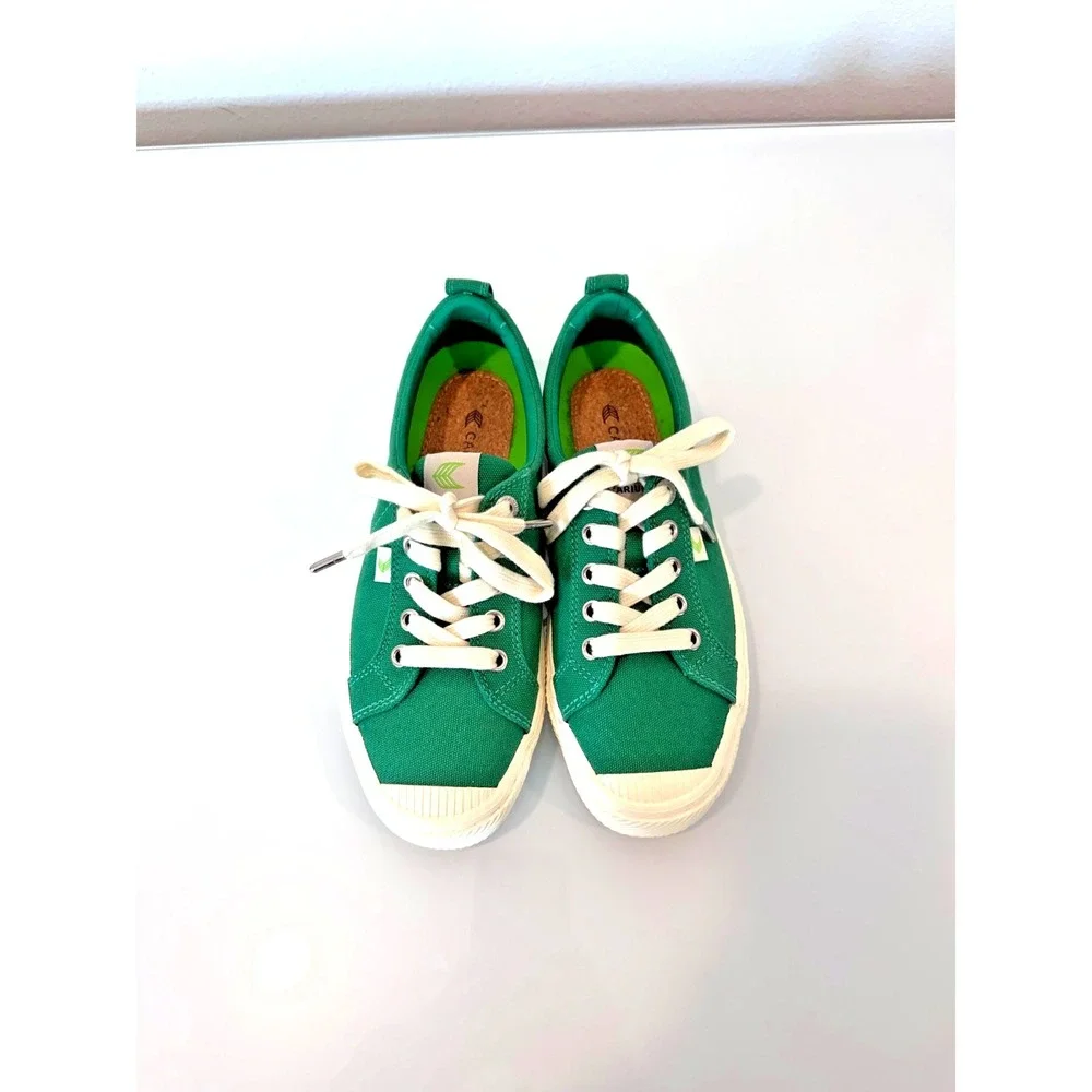 Cariuma Low Top Sneakers Women's 6.5 Green Sustainable Canvas Casual Streetwear